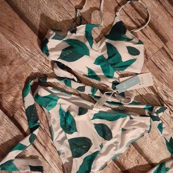 Cupshe leaf bikini - Picture 2 of 3